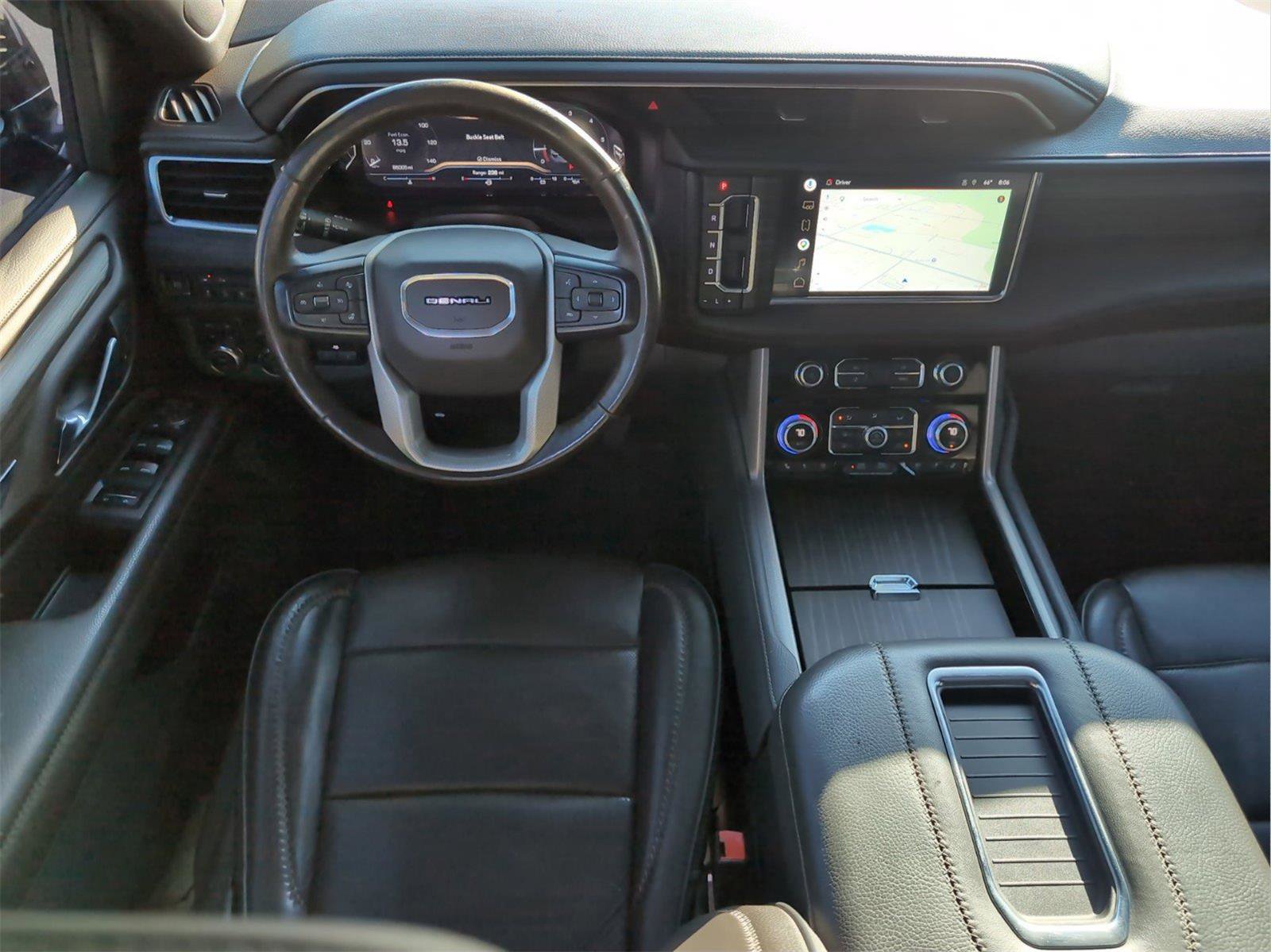 Used 2022 GMC Yukon Denali w/ Denali Ultimate Package AWD/4WD image 28