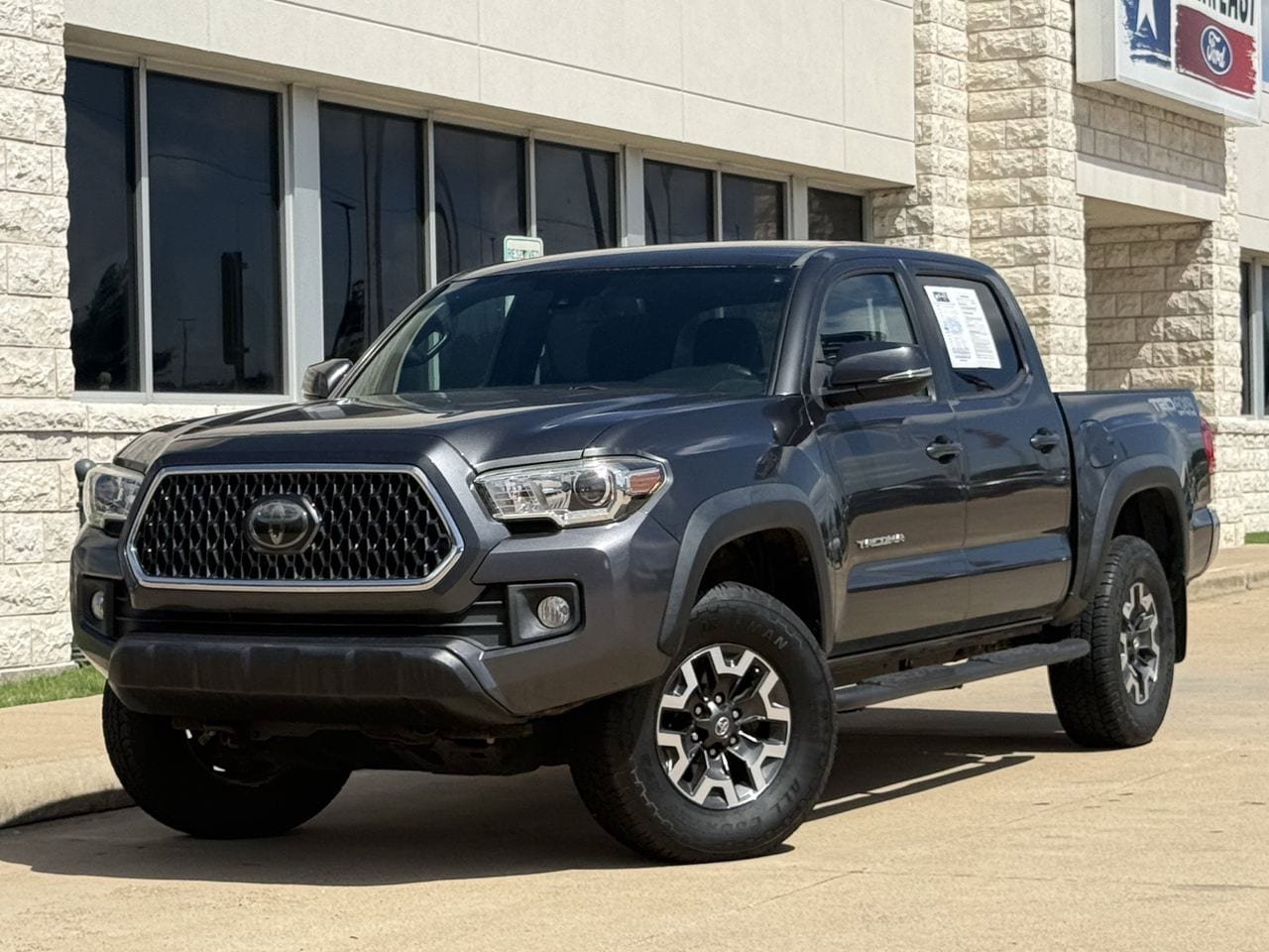 Used 2018 Toyota Tacoma TRD Off-Road AWD/4WD image 2