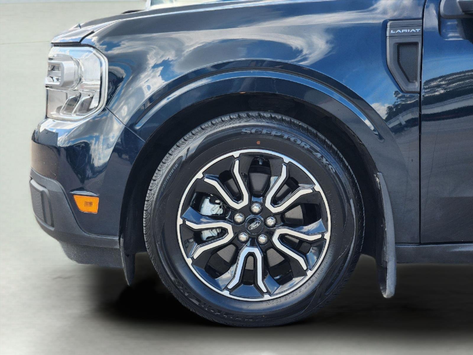 Used 2022 Ford Maverick Lariat w/ Lariat Luxury Package FWD image 9