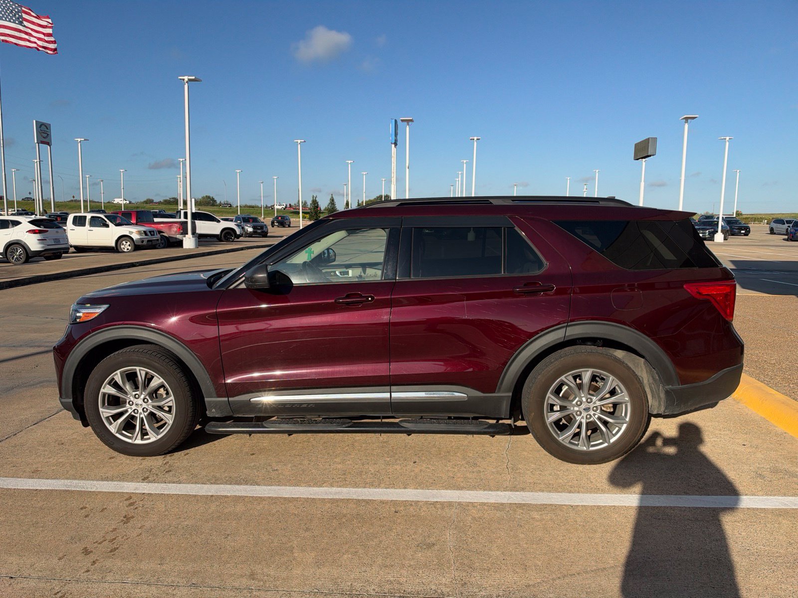 Used 2022 Ford Explorer XLT w/ Equipment Group 202A AWD/4WD image 4