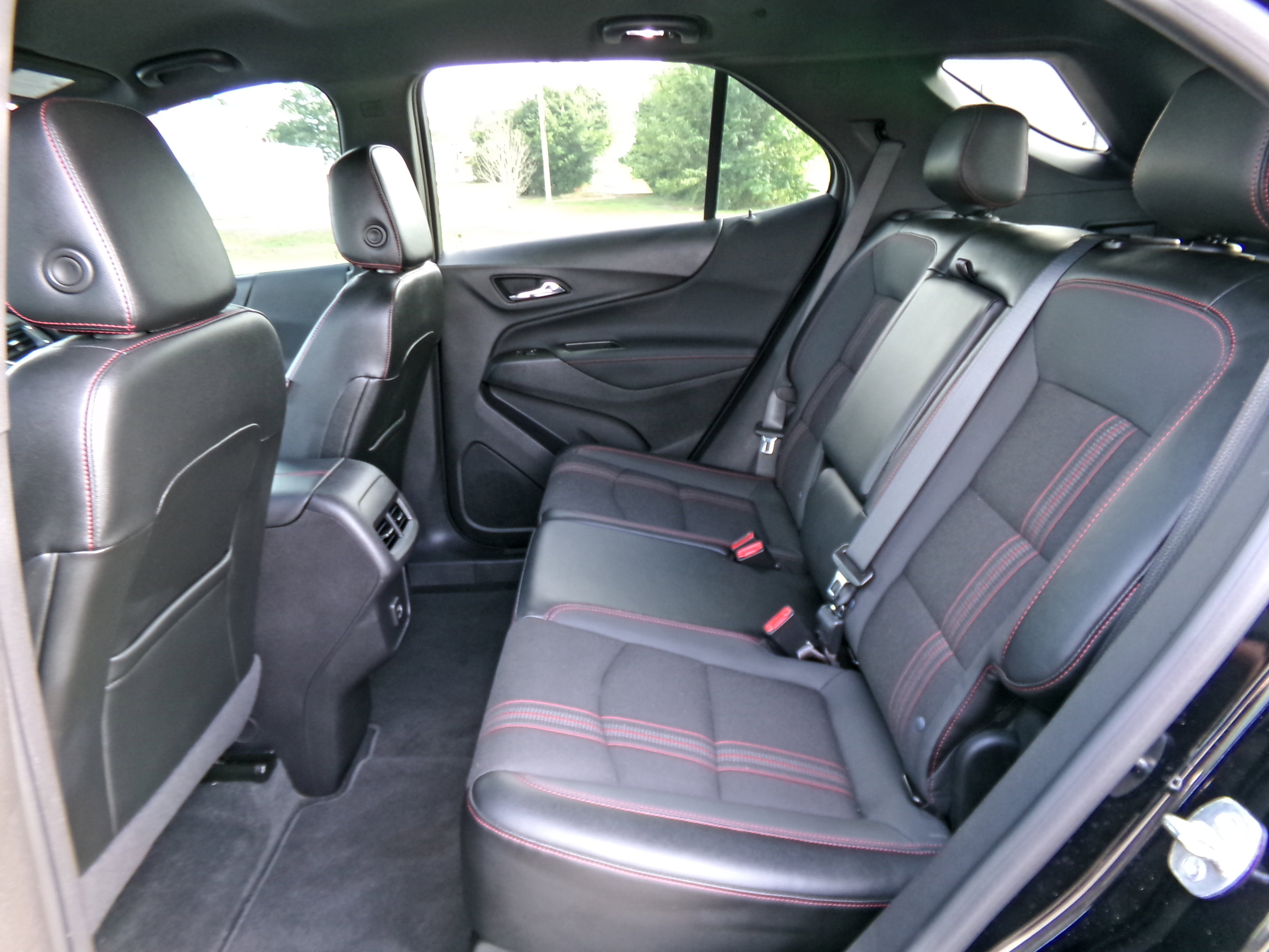 Used 2023 Chevrolet Equinox RS FWD image 13