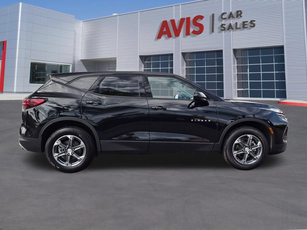 Used 2025 Chevrolet Blazer LT AWD/4WD image 5