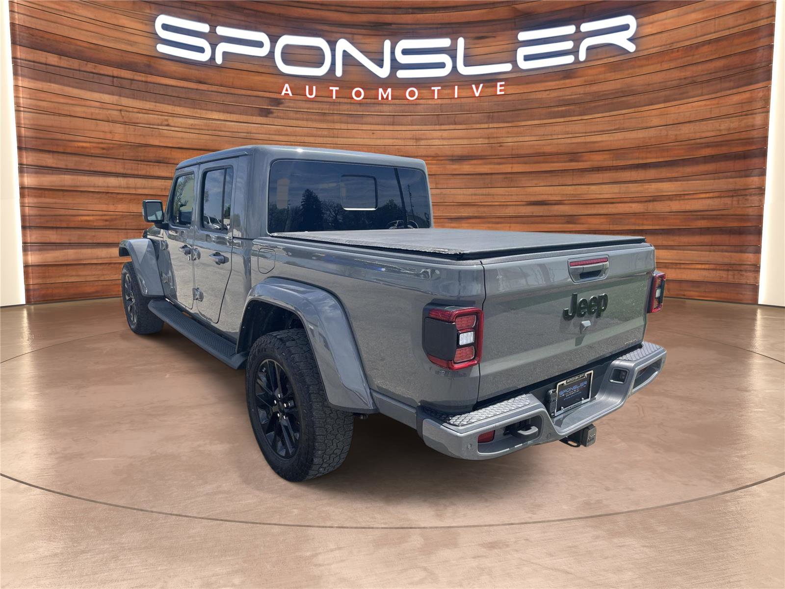 Used 2022 Jeep Gladiator Overland AWD/4WD image 3