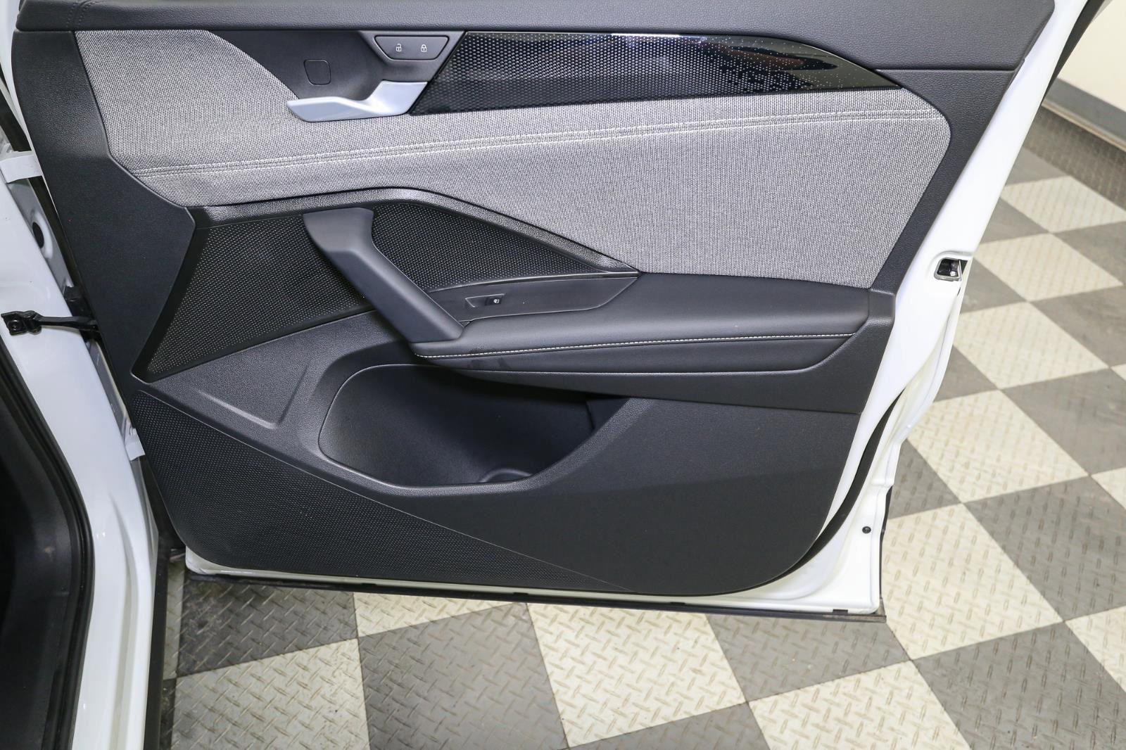 Used 2025 Volkswagen Tiguan S image 20