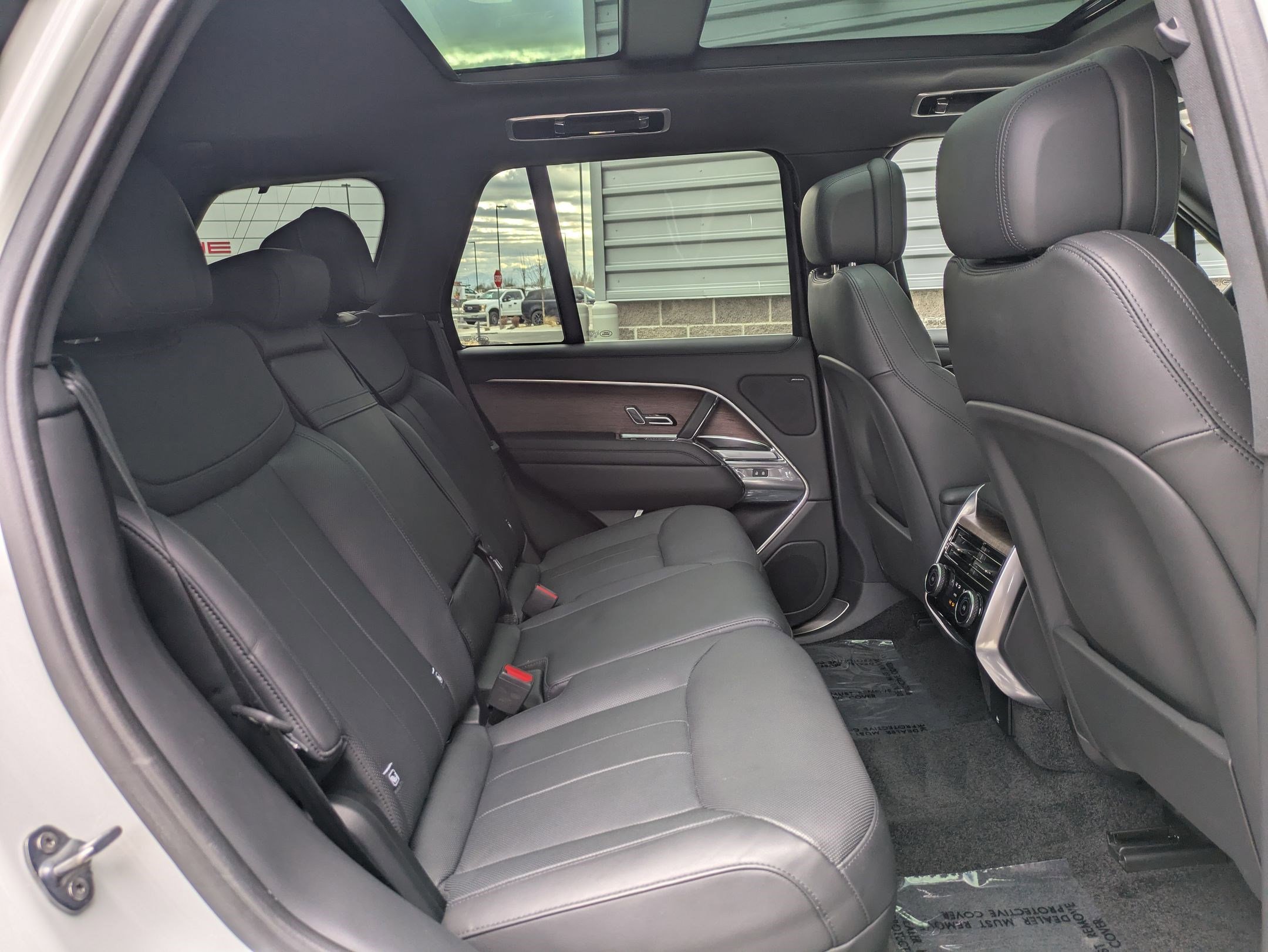 Certified 2023 Land Rover Range Rover SE image 29