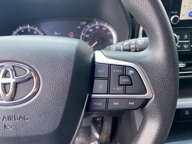 Used 2023 Toyota Highlander L AWD/4WD image 13