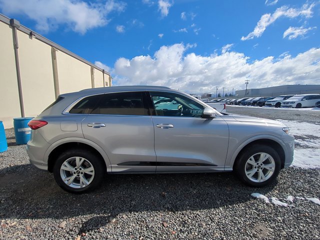 Used 2025 Audi Q5 Premium w/ Convenience Package image 4