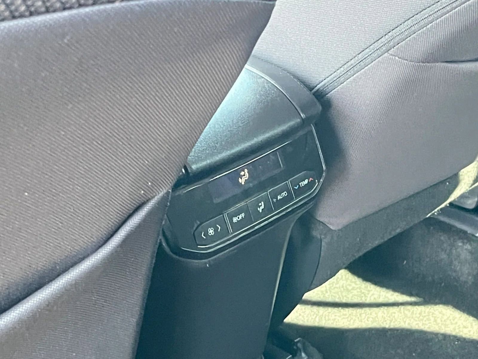 Used 2025 Toyota Highlander LE image 25