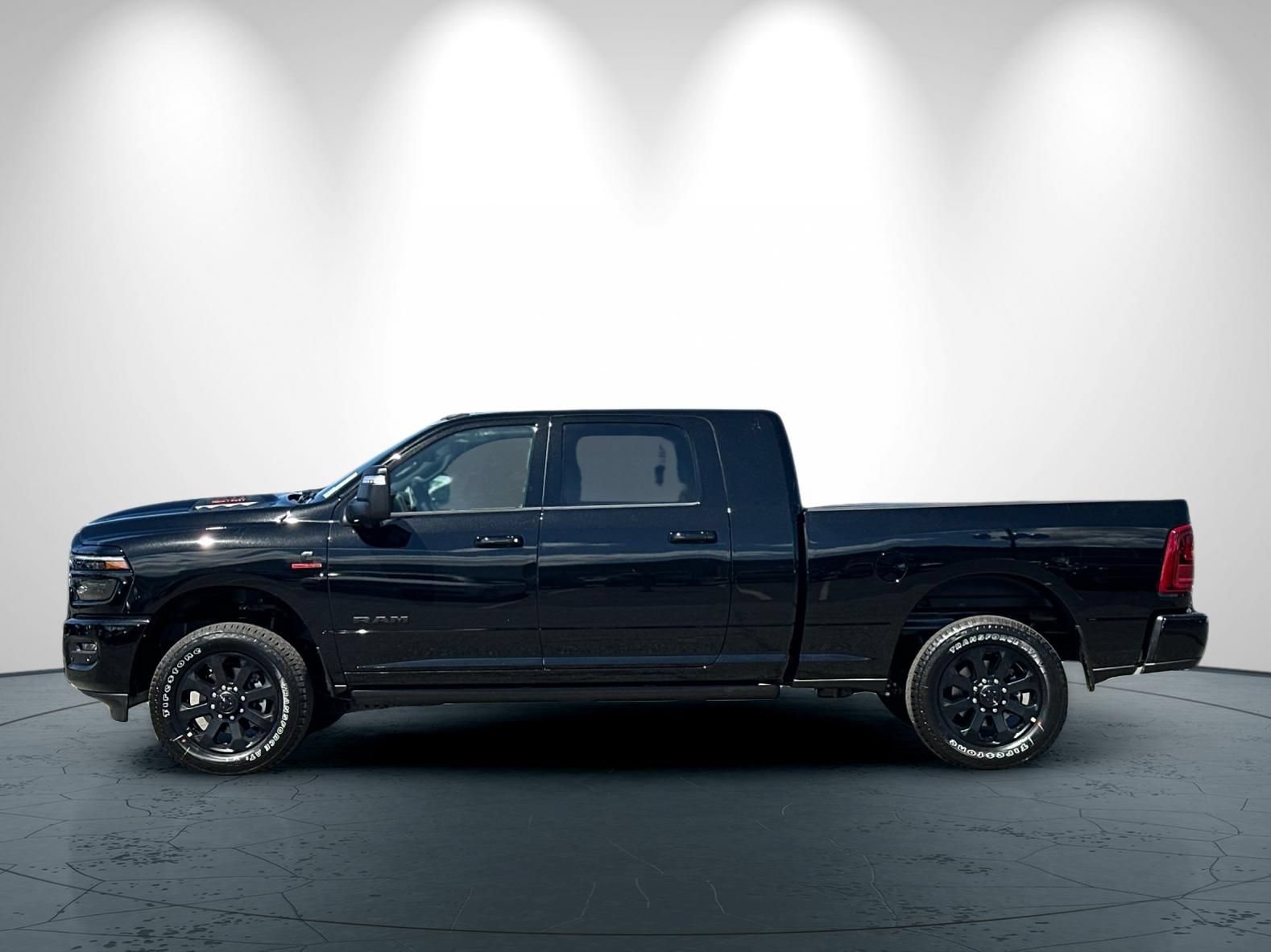 New 2026 RAM 2500 Laramie AWD/4WD image 7