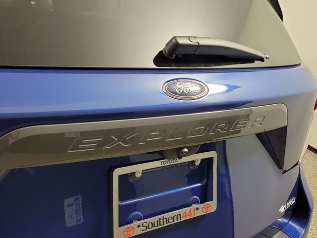 Used 2022 Ford Explorer XLT w/ Equipment Group 202A image 9