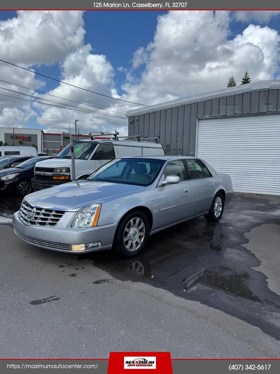 Used 2009 Cadillac DTS image 2