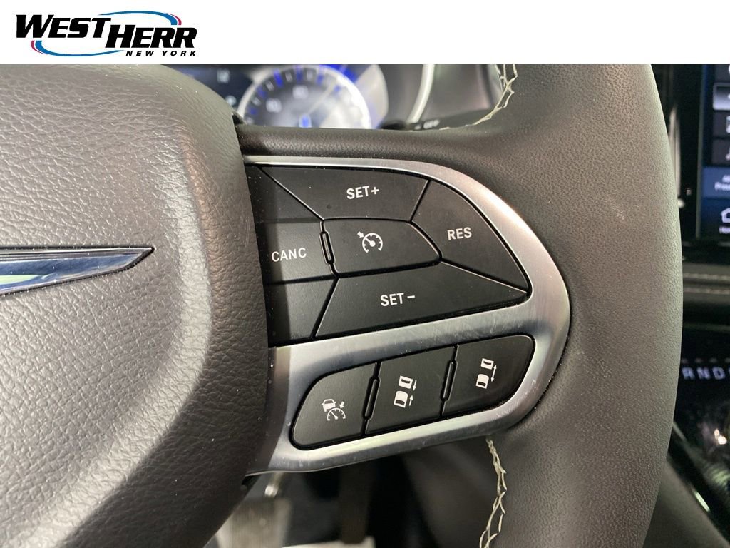 Used 2026 Chrysler Pacifica Select AWD/4WD image 7