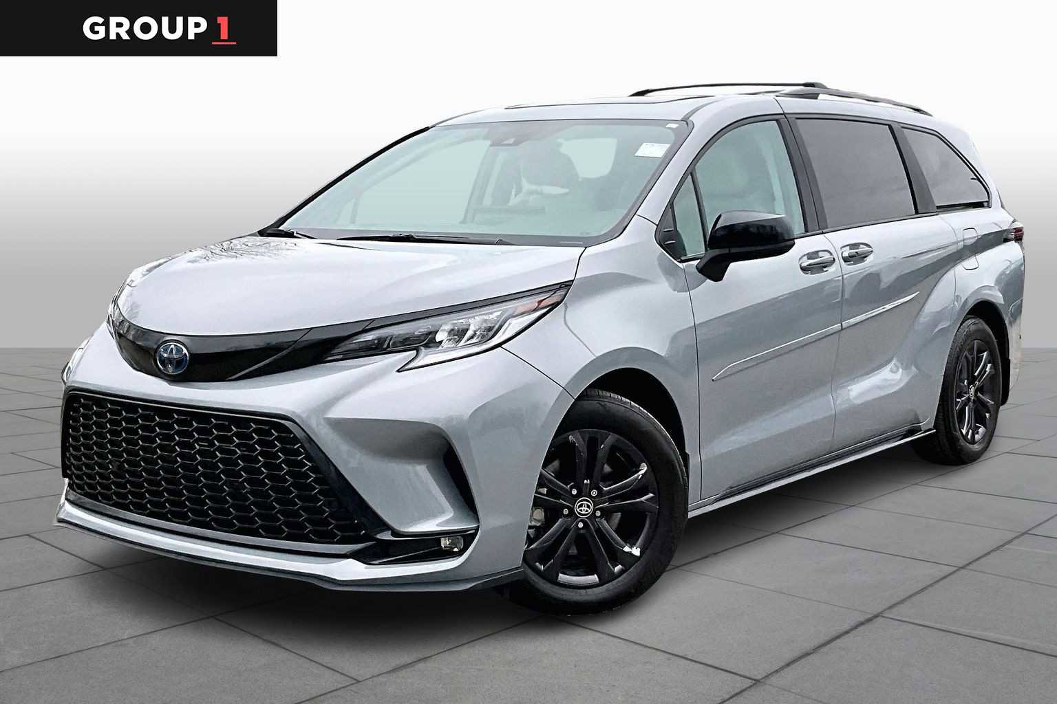 Used 2025 Toyota Sienna XSE w/ XSE Plus Package image 1