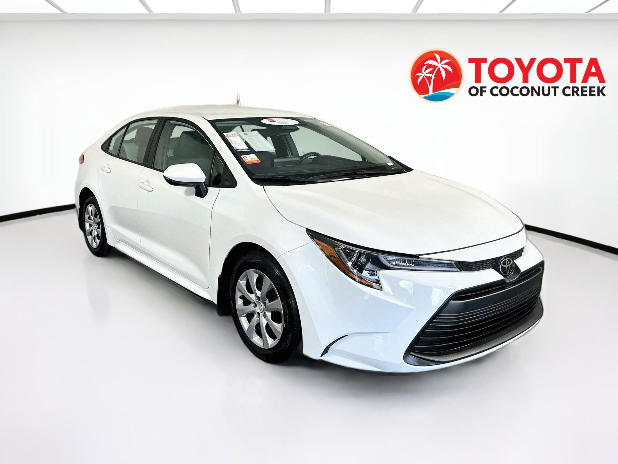 Certified 2025 Toyota Corolla LE FWD image 1