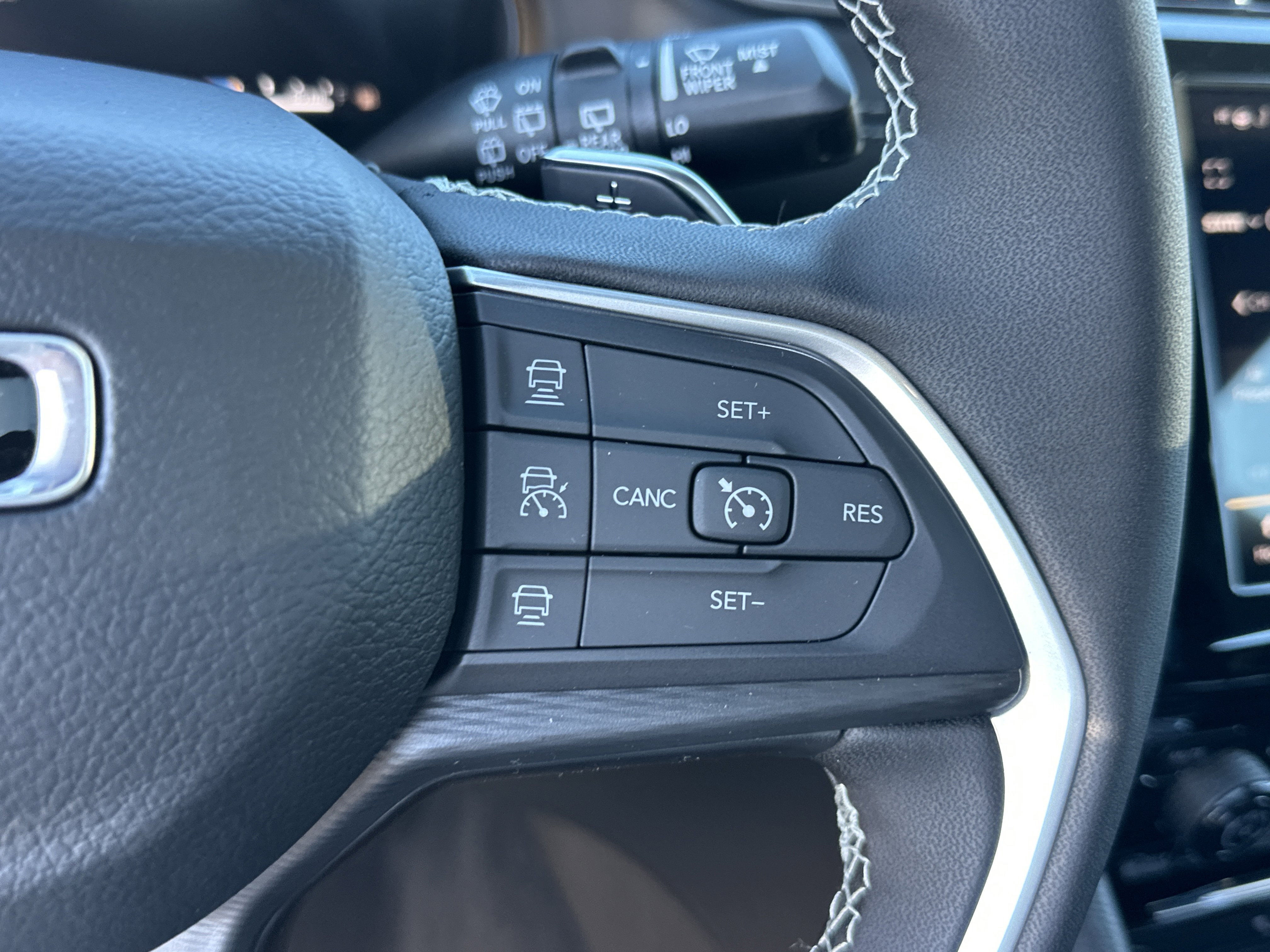 New 2025 Jeep Grand Cherokee L Altitude image 8