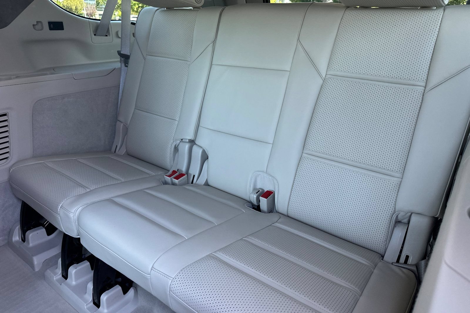 Certified 2025 Cadillac Escalade ESV Premium Luxury Platinum AWD/4WD image 18