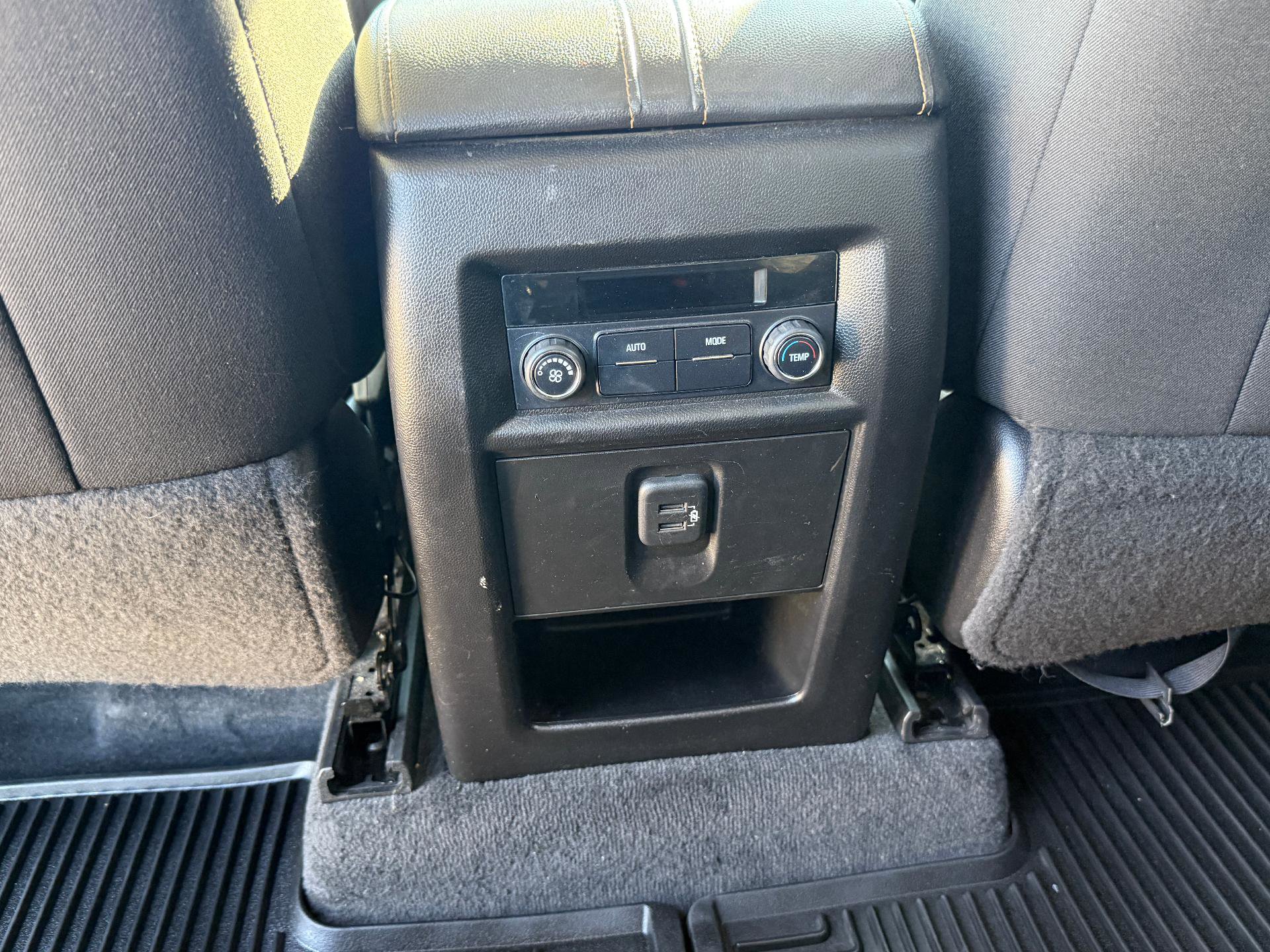 Used 2020 Chevrolet Traverse LT image 24