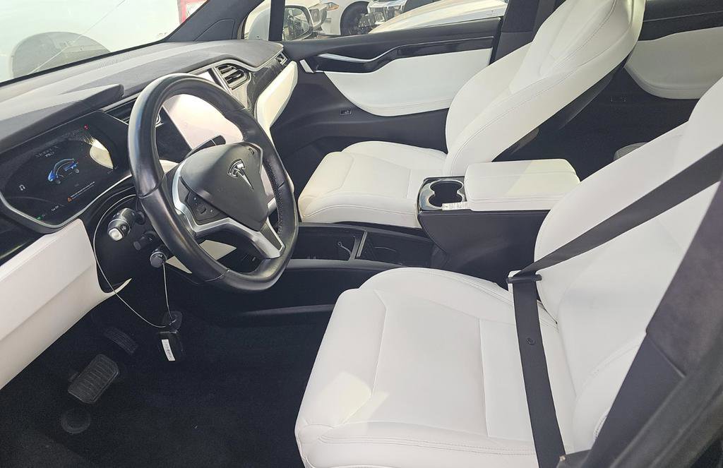 Used 2017 Tesla Model X 75D image 3