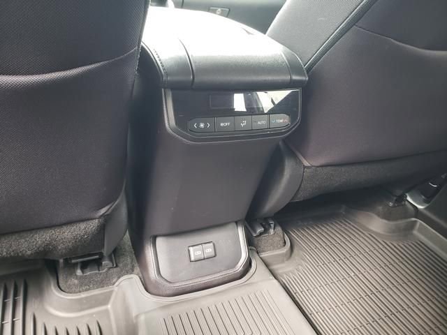 Used 2023 Toyota Highlander LE image 13