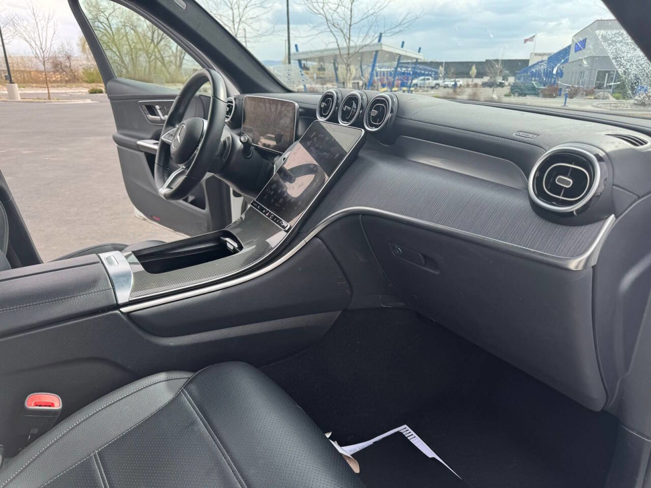 Used 2024 Mercedes-Benz GLC 300 4MATIC image 17