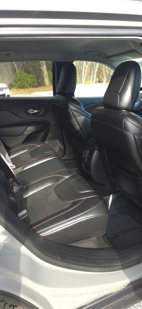 Used 2019 Jeep Cherokee Trailhawk w/ Cold Weather Group image 16