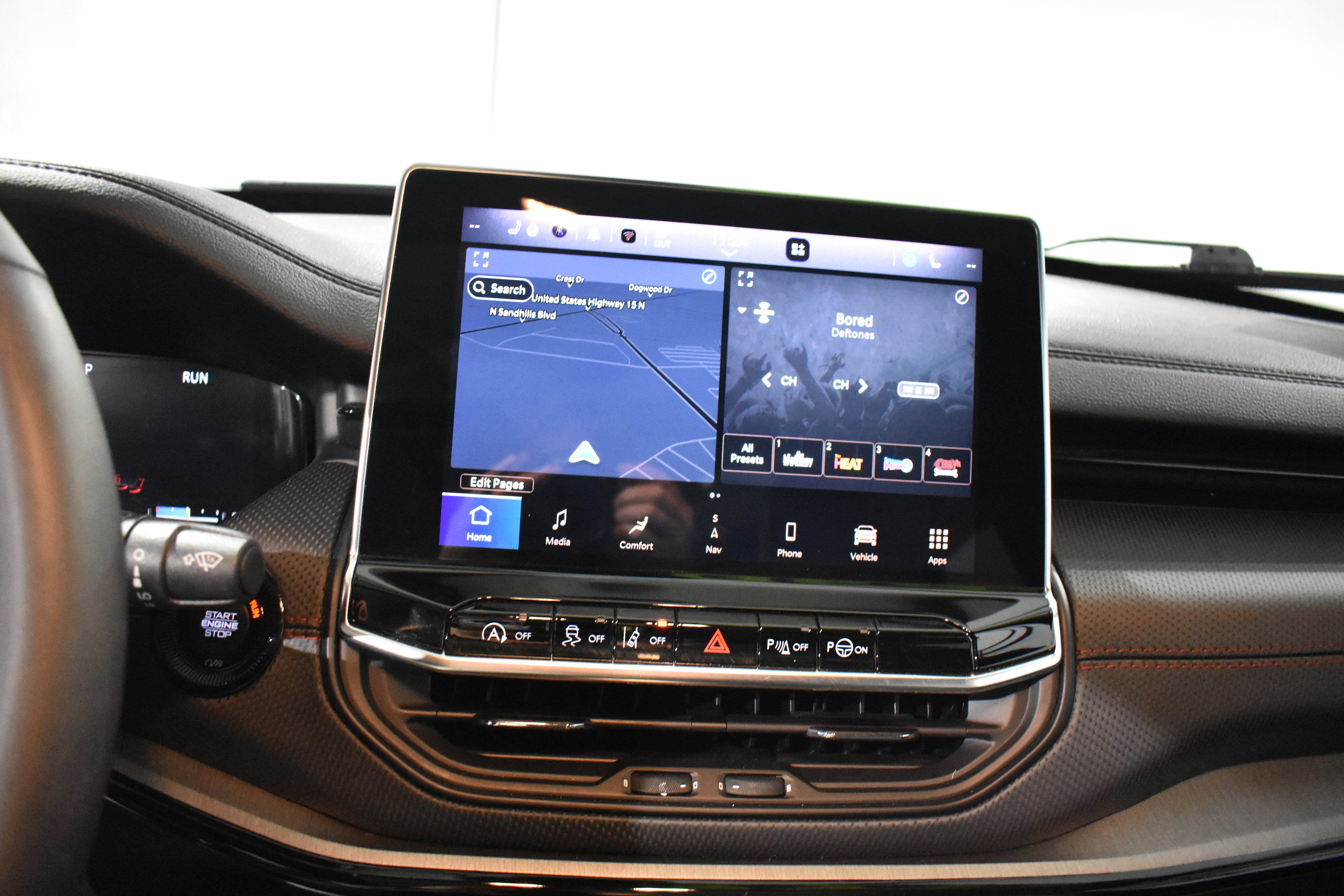 Used 2025 Jeep Compass Trailhawk w/ Trailhawk Elite Group image 19