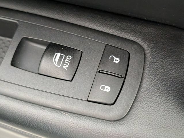 Used 2020 Jeep Grand Cherokee Laredo RWD image 32