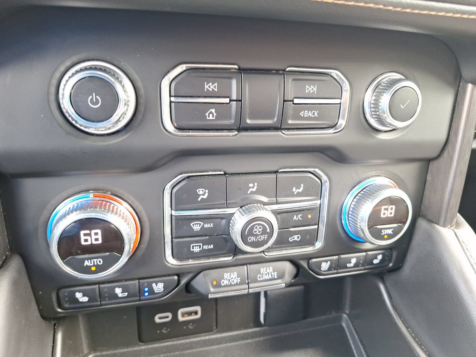 Used 2023 GMC Yukon AT4 w/ AT4 Premium Plus Package AWD/4WD image 28