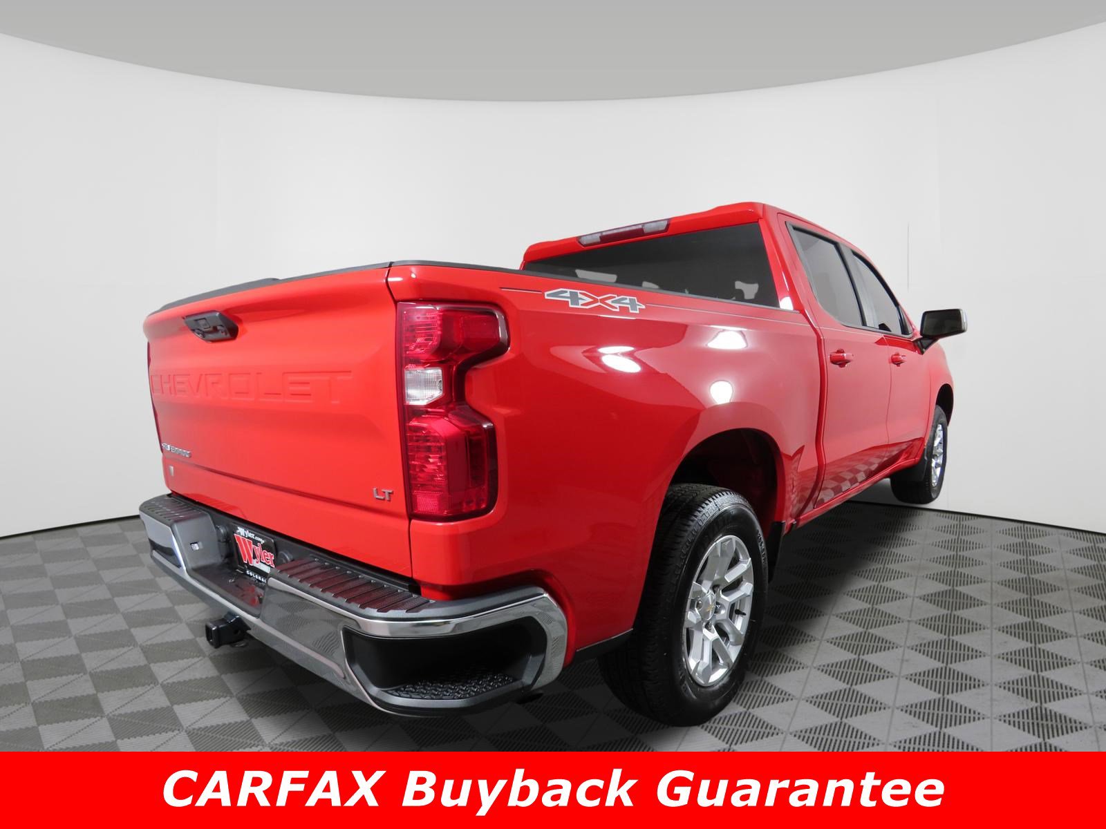 Used 2022 Chevrolet Silverado 1500 LT AWD/4WD image 3