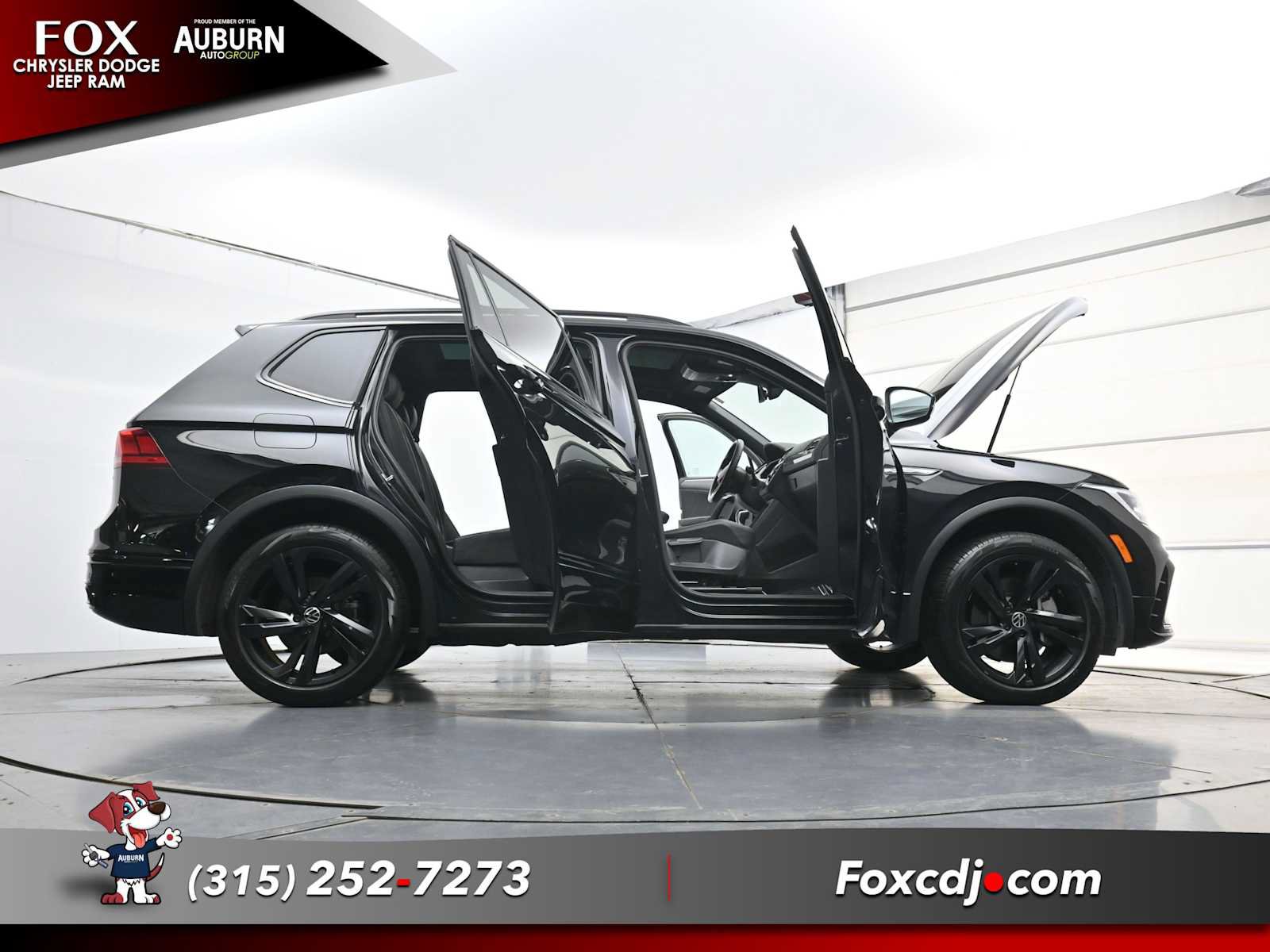 Used 2024 Volkswagen Tiguan SE R-Line AWD/4WD image 35
