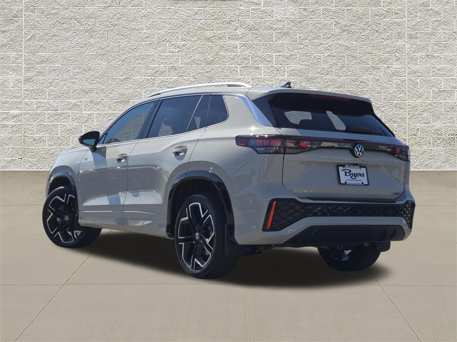 New 2026 Volkswagen Tiguan SEL R-Line AWD/4WD image 5