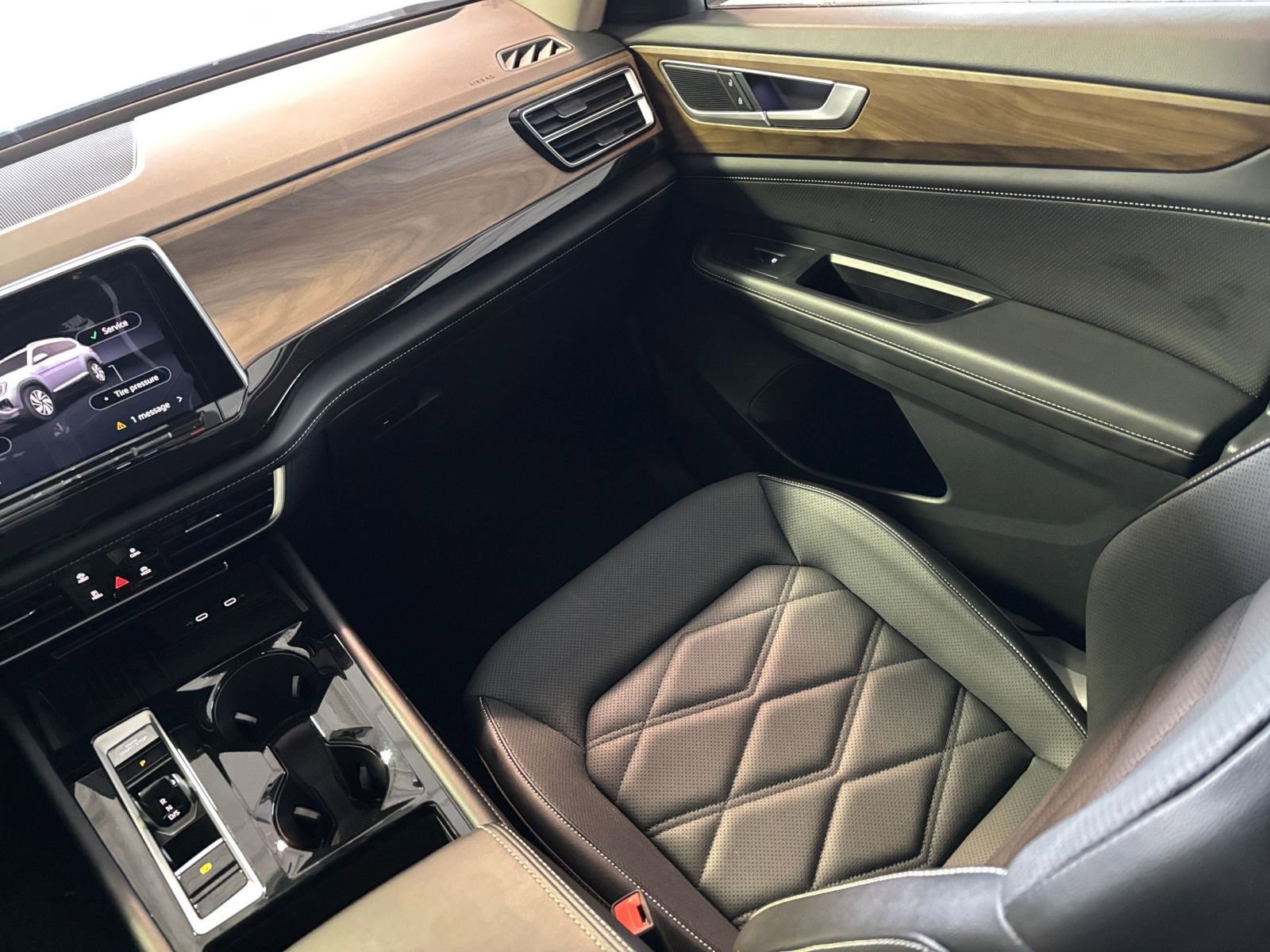 Used 2025 Volkswagen Atlas SE image 35