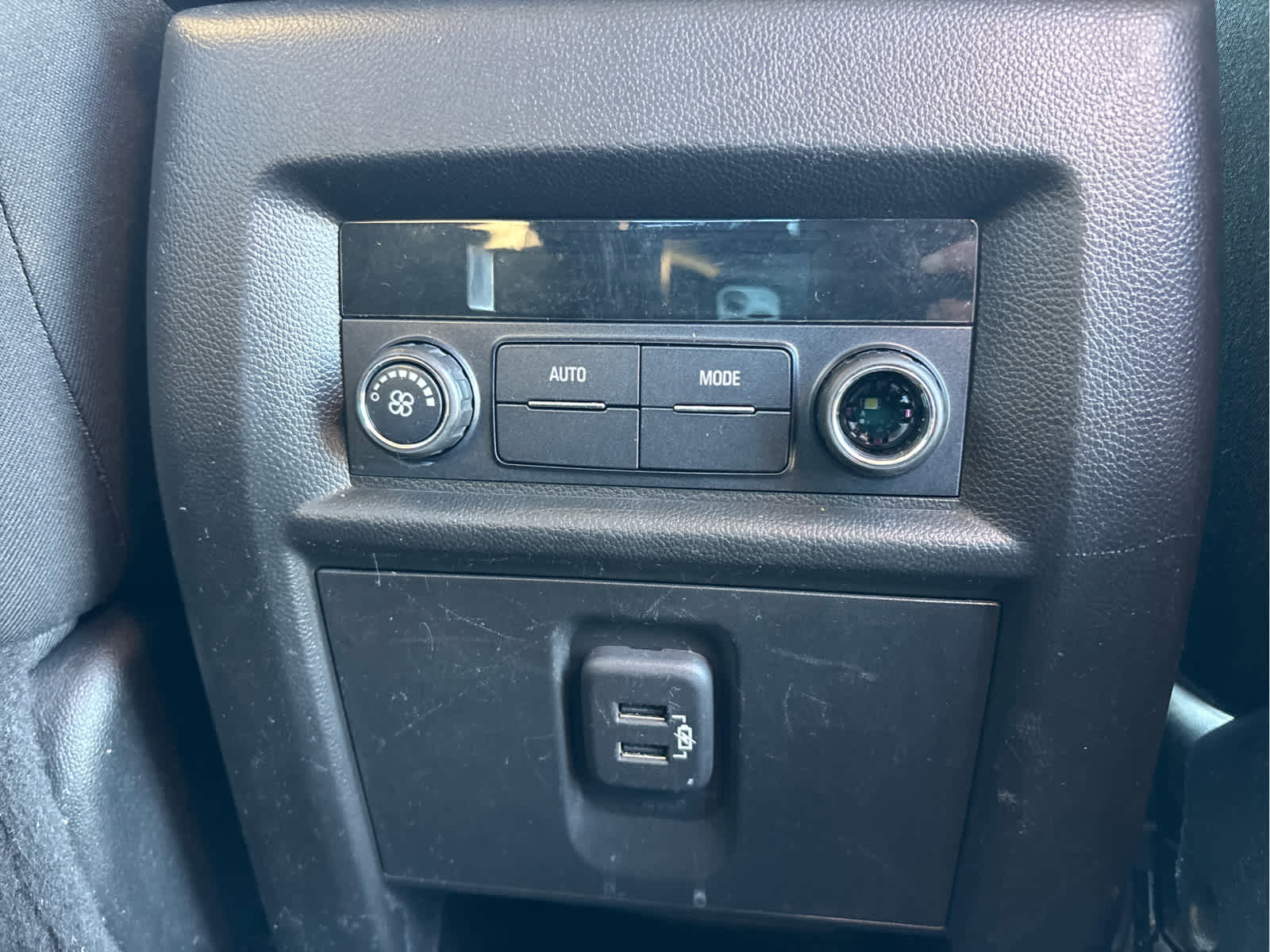 Used 2019 Chevrolet Traverse LT w/ LPO, Blackout Package image 32