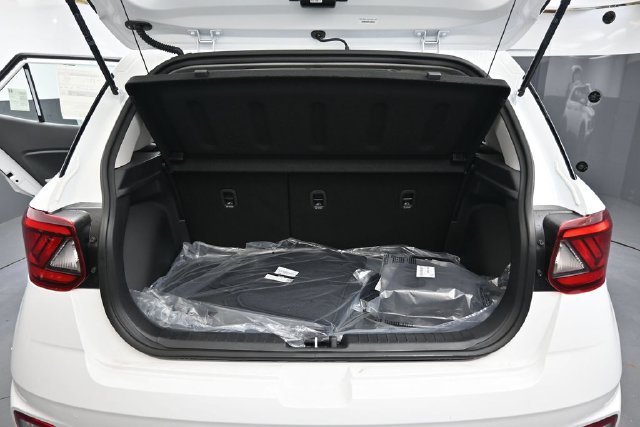 New 2026 Hyundai Venue SEL FWD image 17