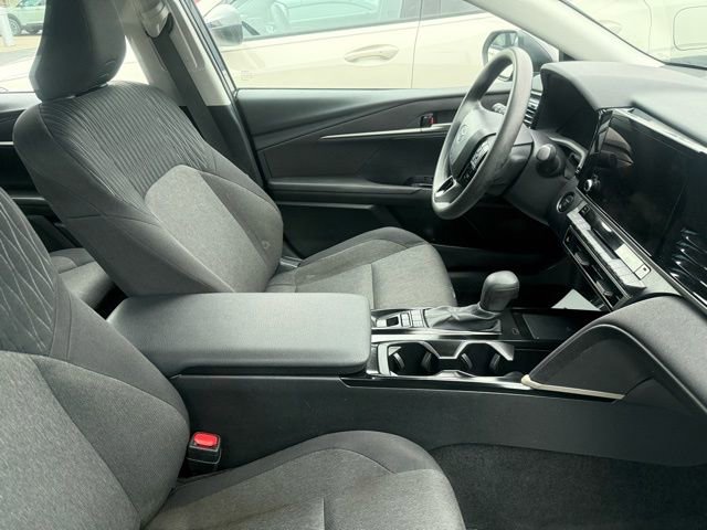 Used 2025 Toyota Camry LE image 4