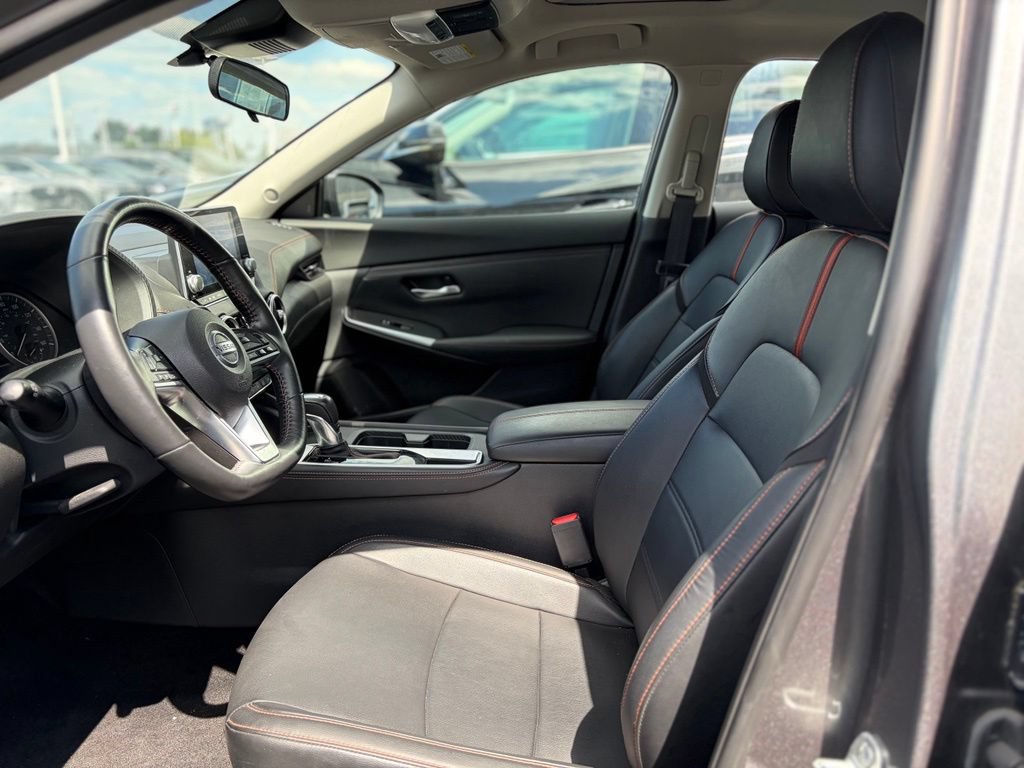 Used 2023 Nissan Sentra SR w/ SR Premium Package FWD image 21