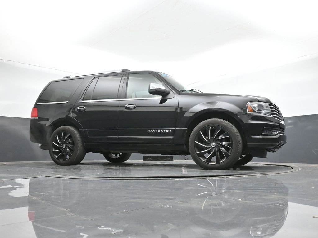Used 2017 Lincoln Navigator Select image 44