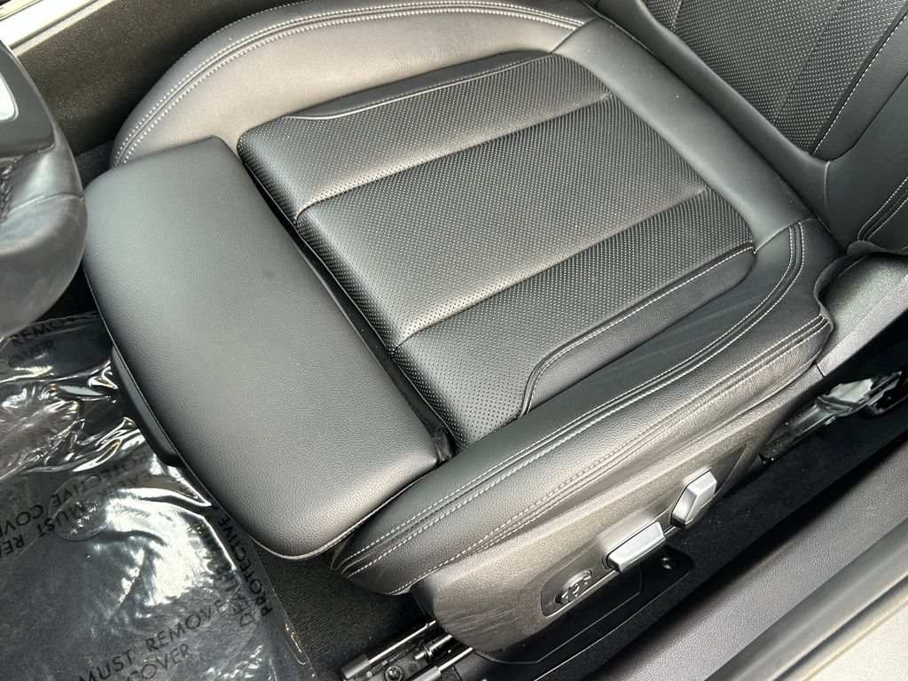 Used 2024 BMW 330i Sedan w/ Convenience Package RWD image 15