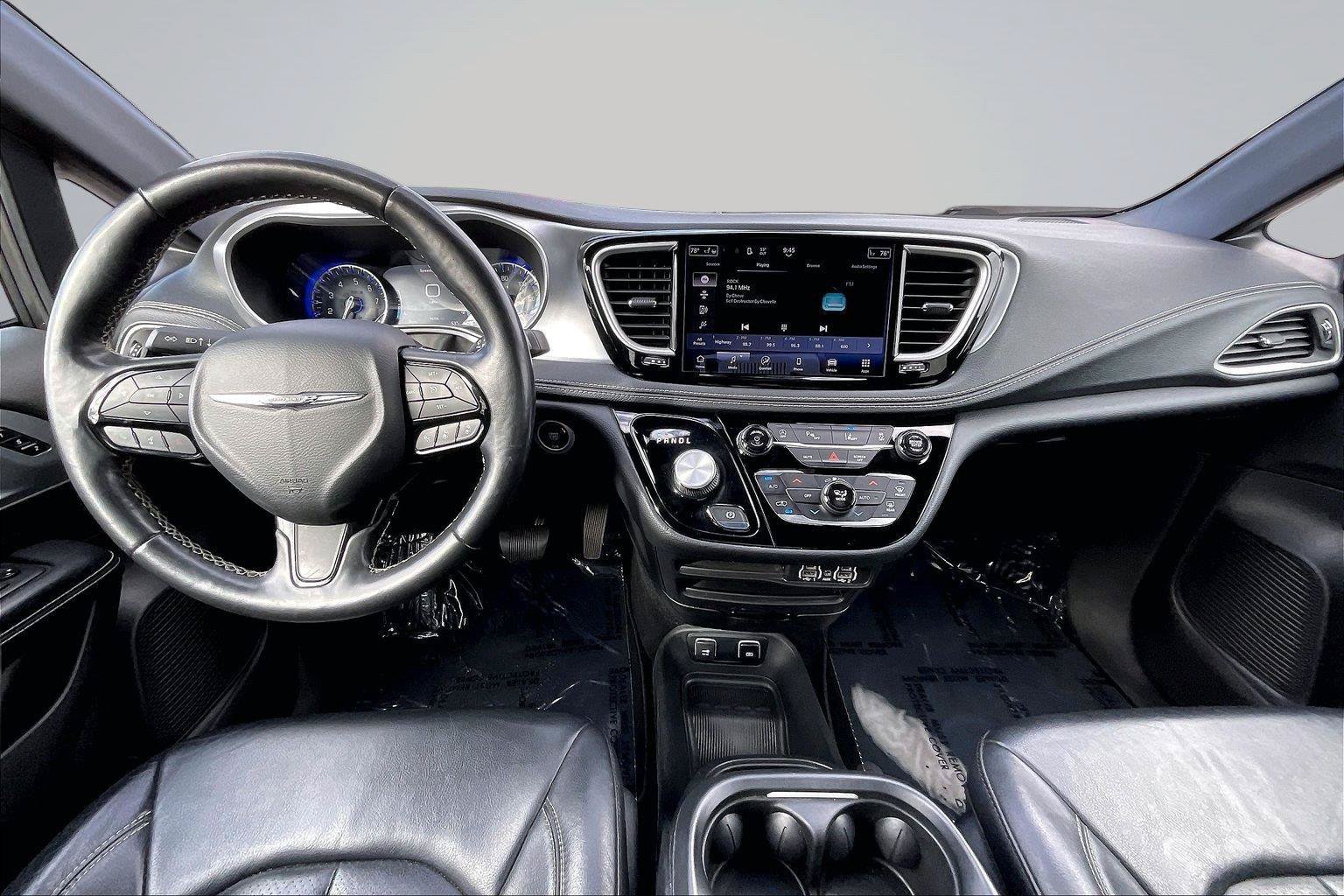 Used 2021 Chrysler Pacifica Touring-L w/ S Appearance Package FWD image 31