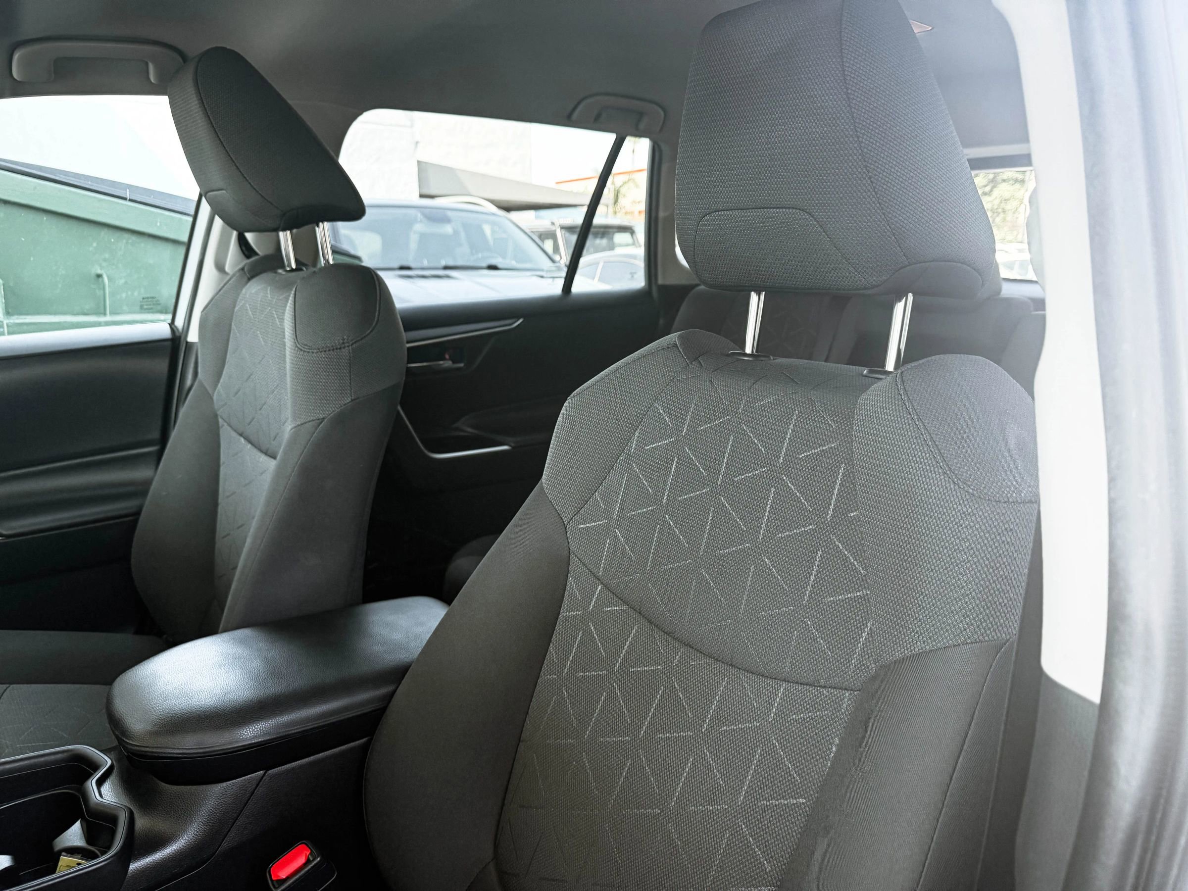 Used 2020 Toyota RAV4 XLE image 22