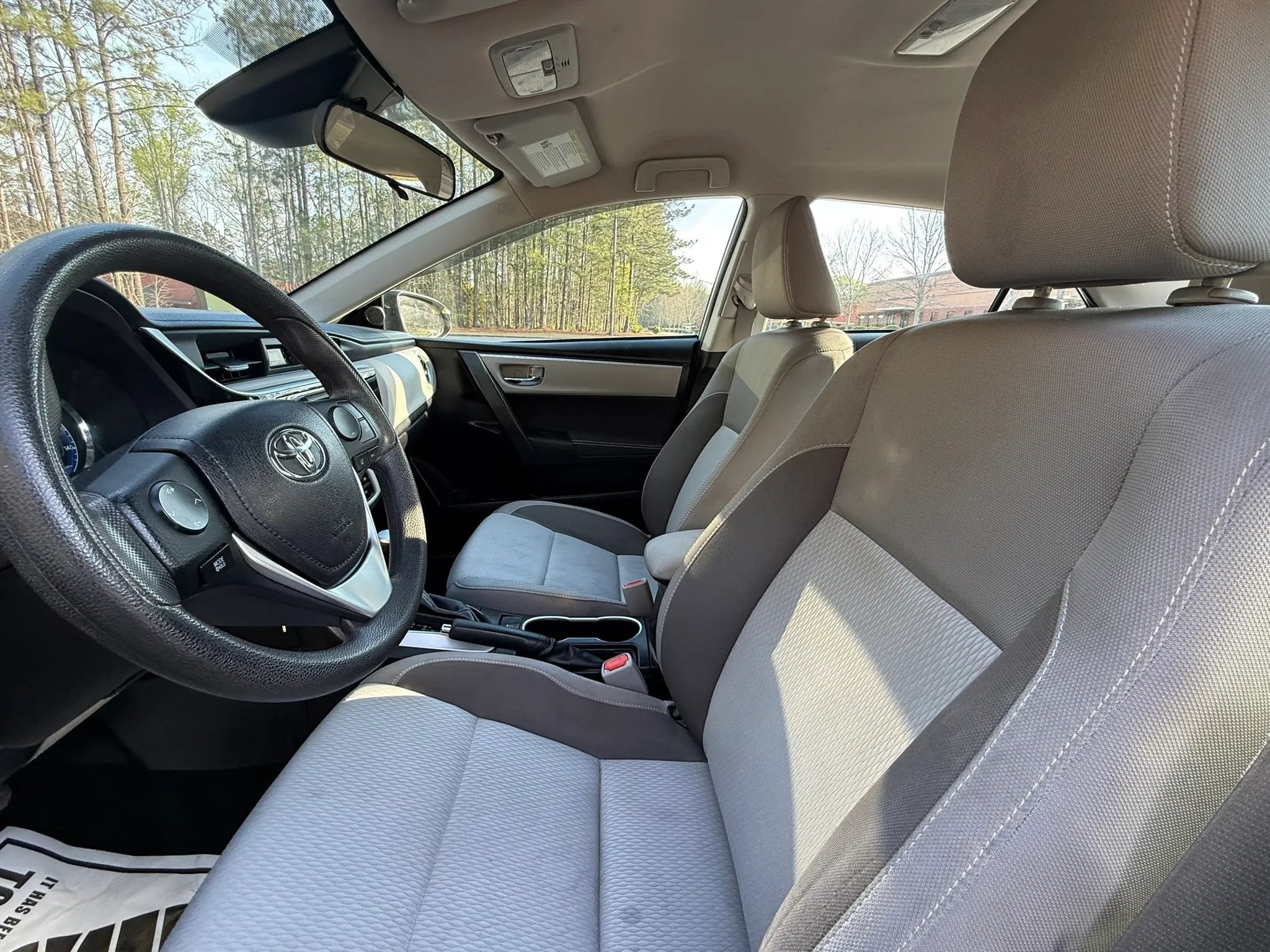 Used 2018 Toyota Corolla LE FWD image 13