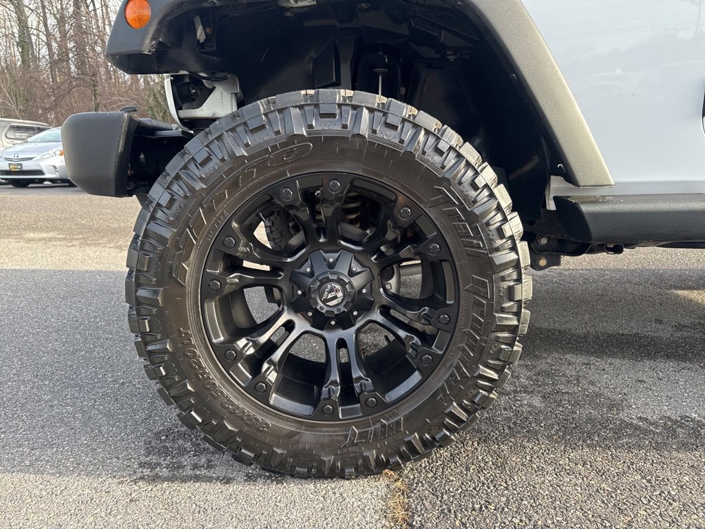 Used 2016 Jeep Wrangler Unlimited Rubicon w/ Connectivity Group image 14