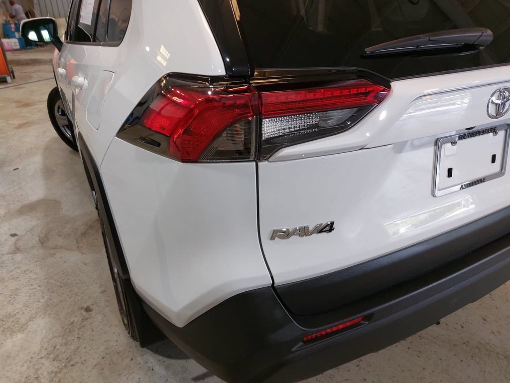 Used 2025 Toyota RAV4 XLE AWD/4WD image 28