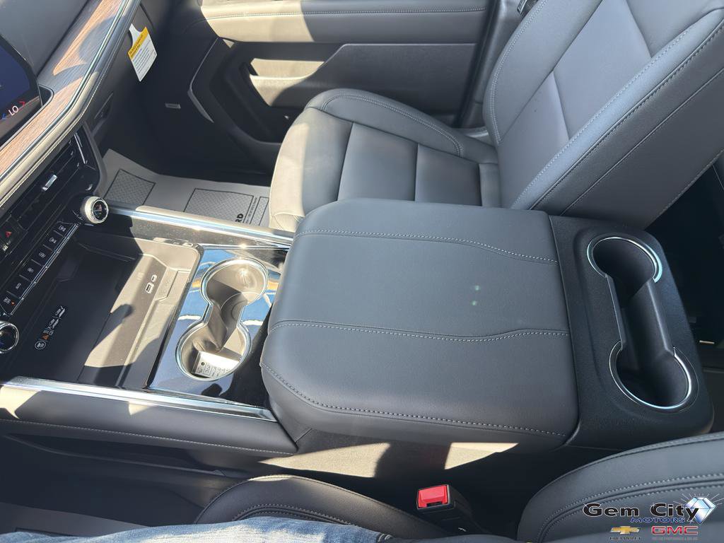 New 2026 Chevrolet Suburban Z71 w/ Comfort Package AWD/4WD image 23