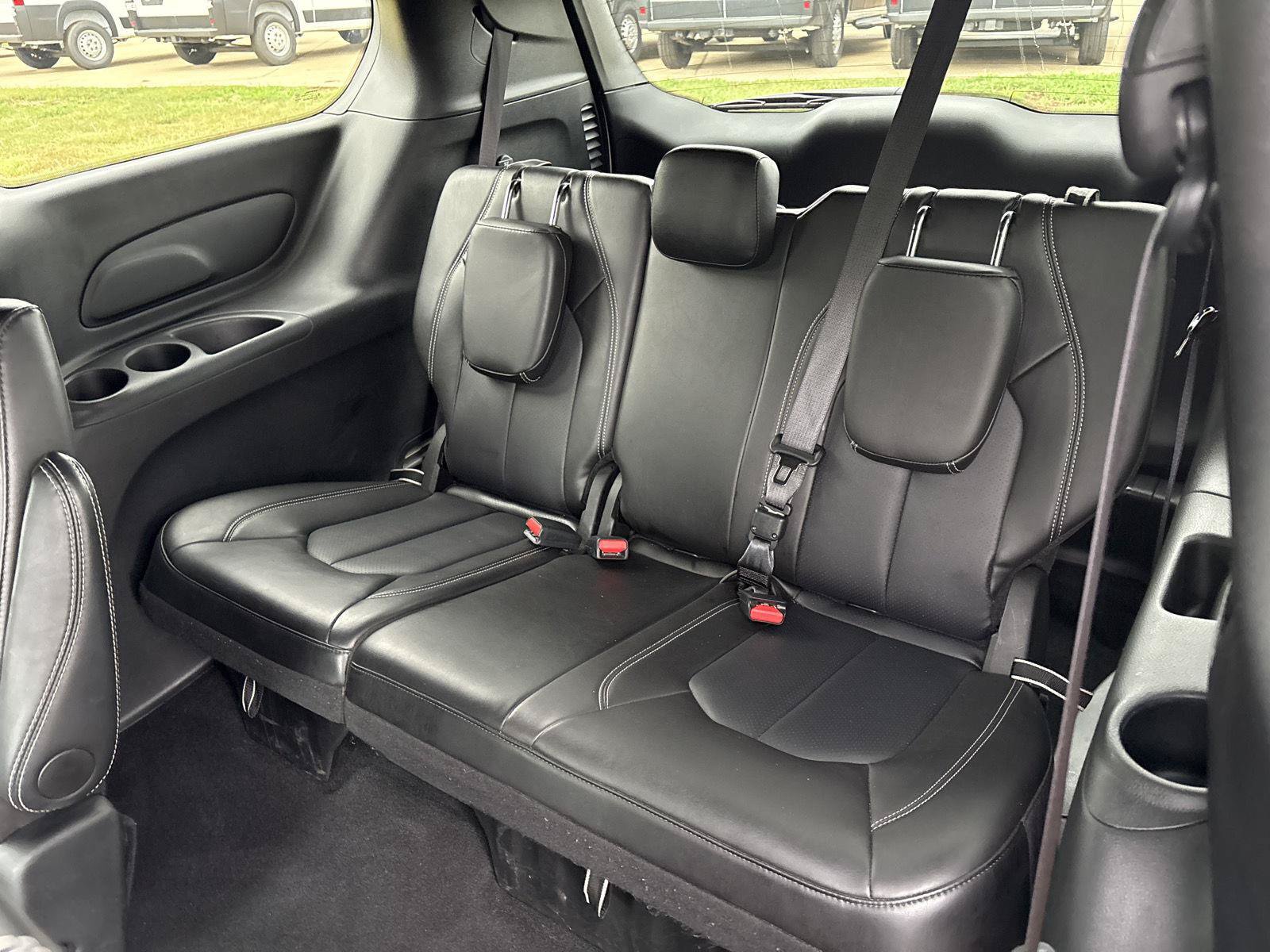 Used 2026 Chrysler Pacifica Select FWD image 11