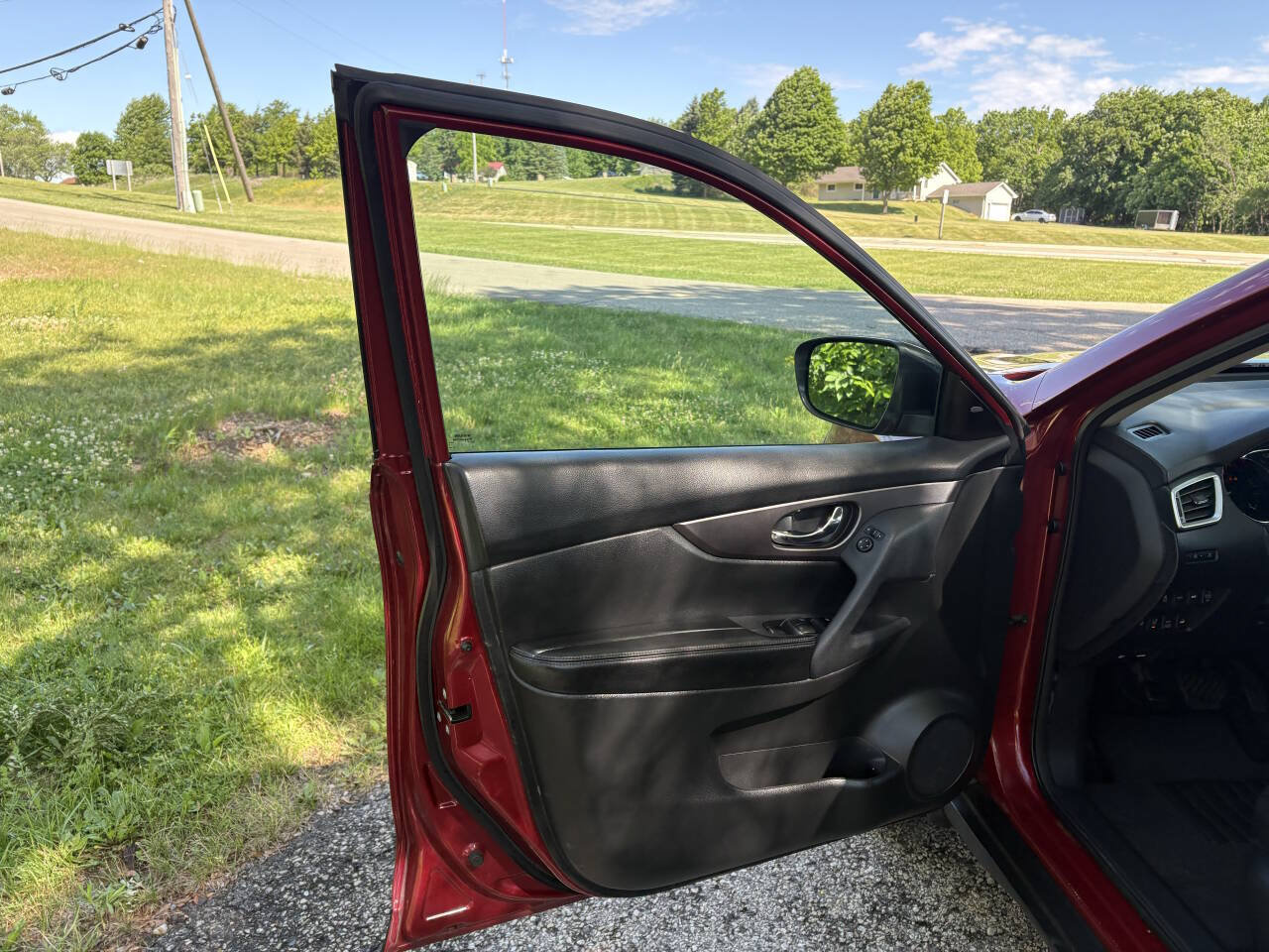 Used 2015 Nissan Rogue SV w/ SV Premium Package AWD/4WD image 10