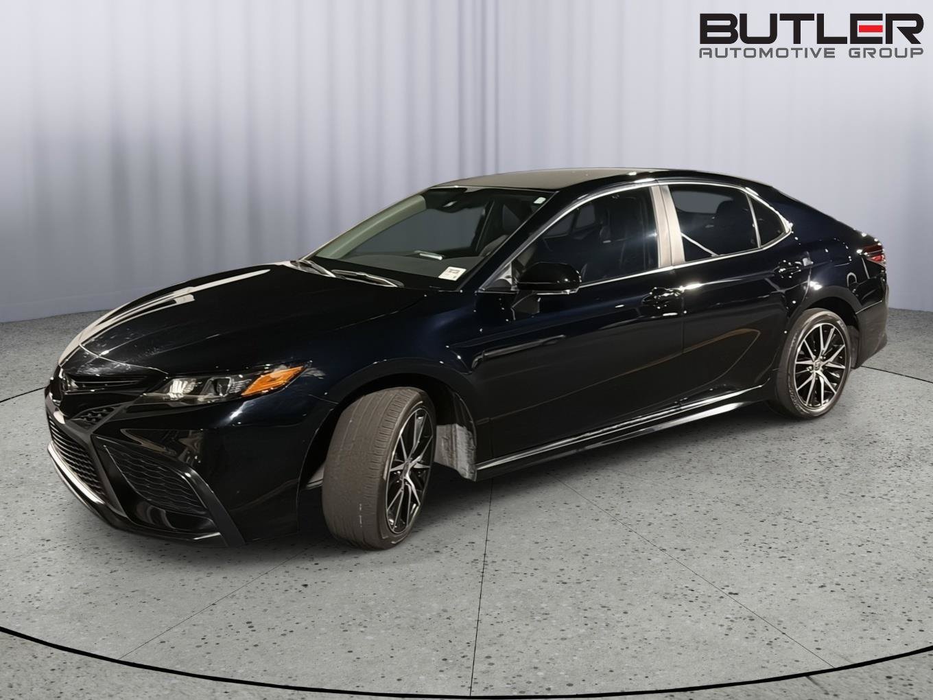Used 2024 Toyota Camry SE w/ Convenience Package FWD image 2