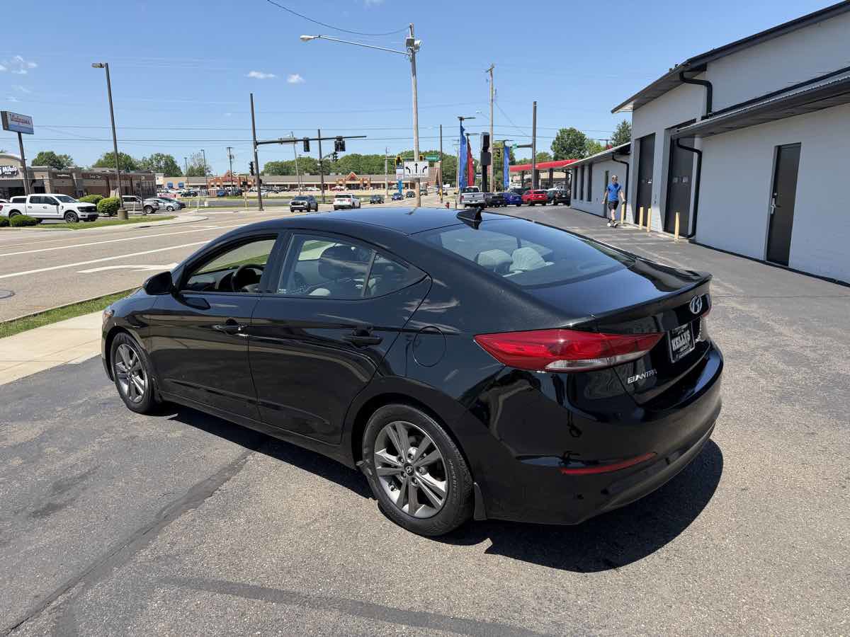 Used 2018 Hyundai Elantra SEL w/ Winter Weather Package FWD image 3