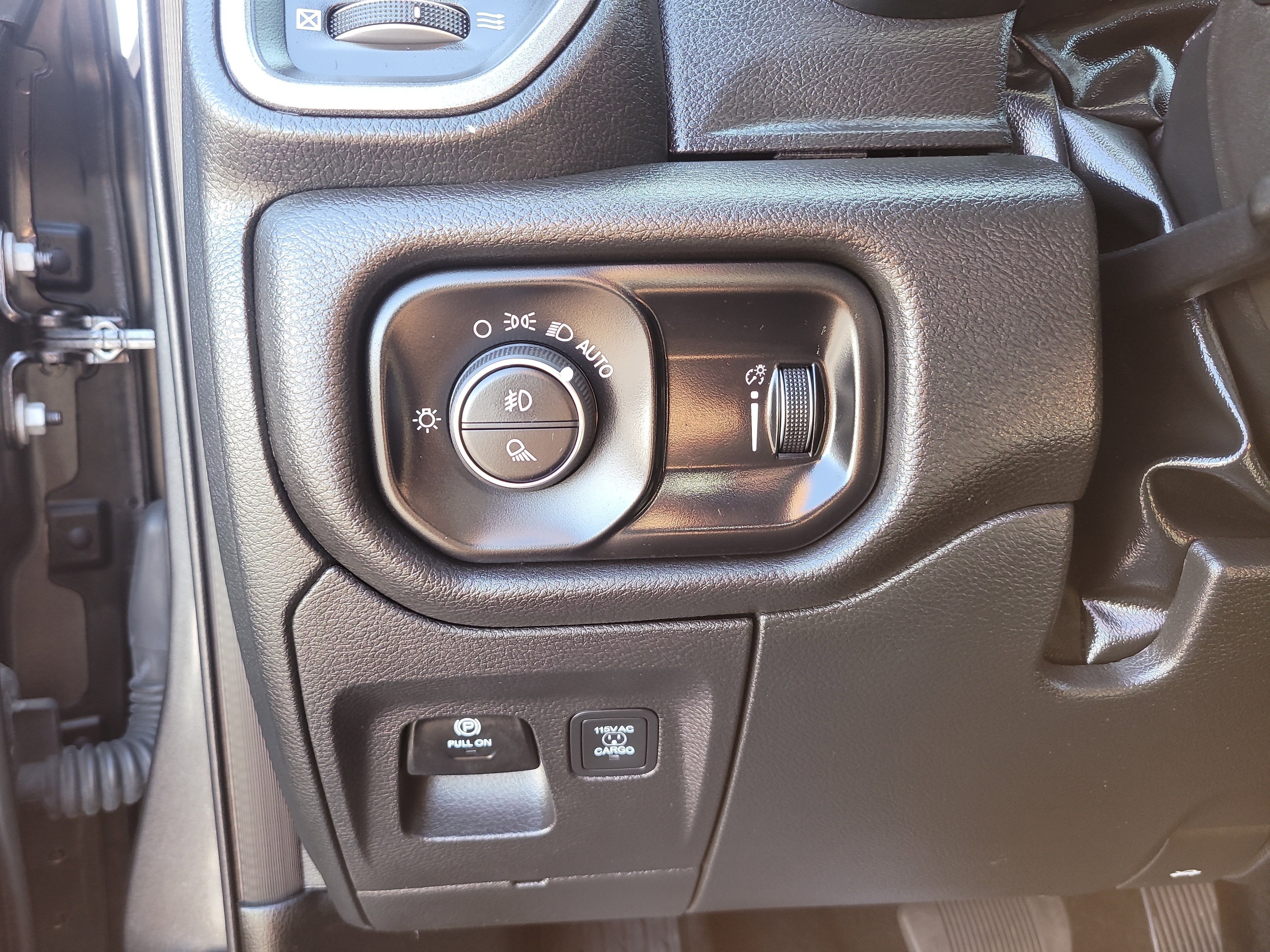 Used 2025 RAM 1500 Warlock AWD/4WD image 30