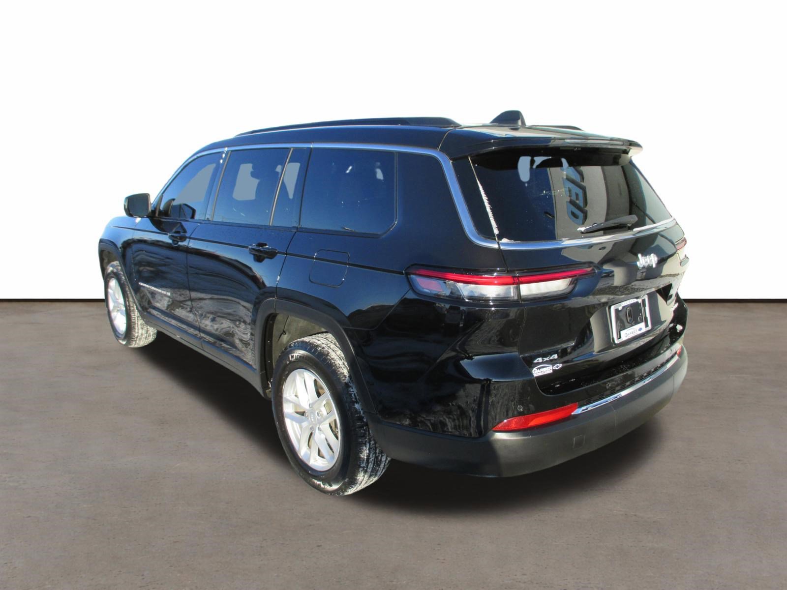 Used 2025 Jeep Grand Cherokee L Laredo w/ Luxury Tech Group I image 3